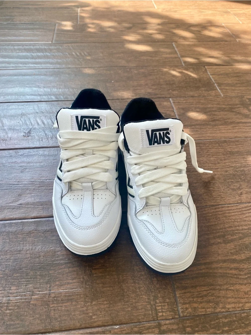 Vans Size 8.5 - Upland White Black White and Skate-Style Low Tops